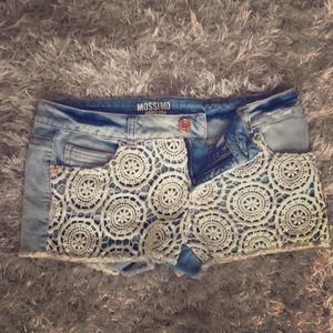 Short Jean shorts with lace detailing